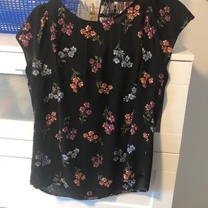 Beautiful floral top by Philosophy